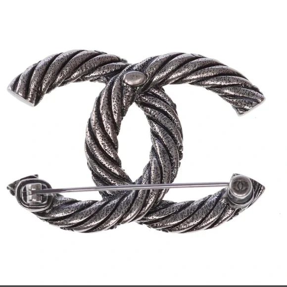 Brand new CHANEL Silver CC Brooch - Picture 3 of 8